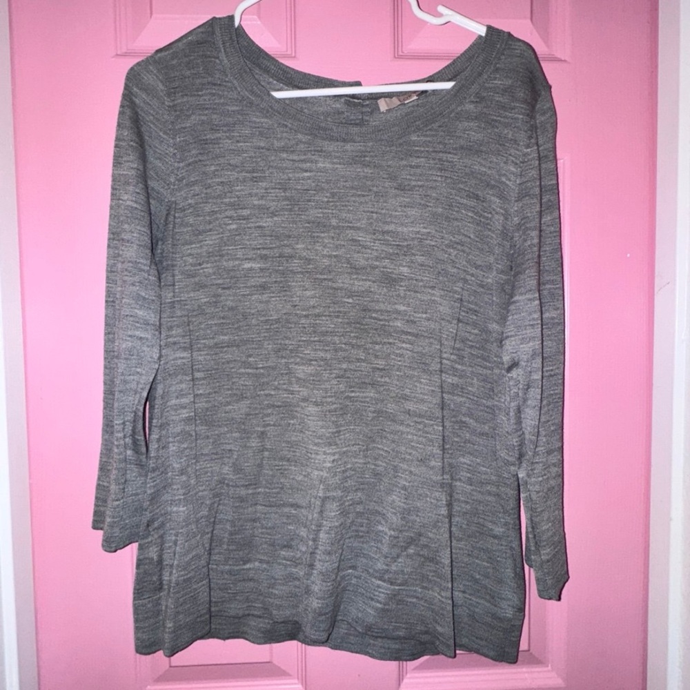 Loft Gray 3/4 sleeve top
Button detail 
Fits sizes 12-14 best